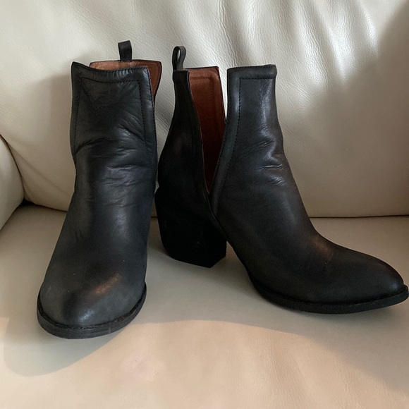 JEFFREY CAMPBELL BOOTS - Picture 1 of 3